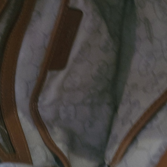 Micheal Kors Authentic Large Hamilton Handbag. Very good condition! - Picture 3 of 4